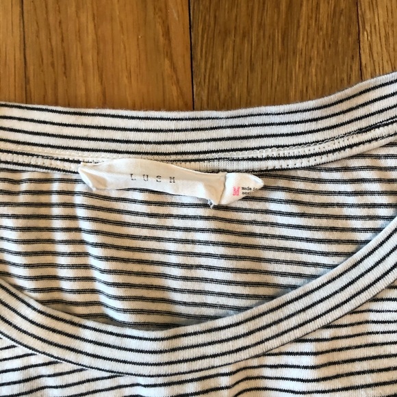 Lush Twist Front Cropped Tee - Picture 3 of 3